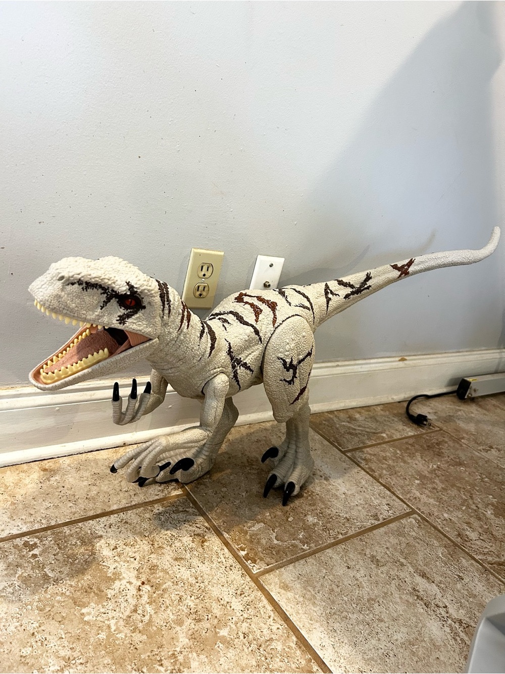 Jurassic World Dominion Super Colossal Atrociraptor Dinosaur Figure 3 Feet Long